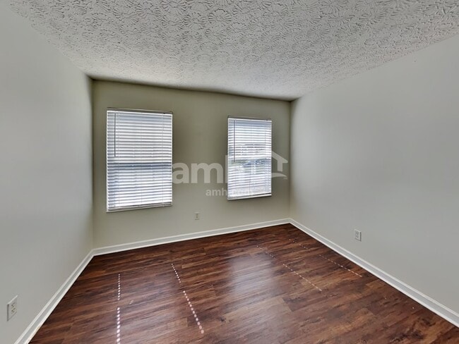 Building Photo - 837 Avalon Dr