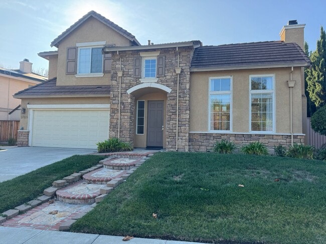 Building Photo - 37815 Fernwood Ct