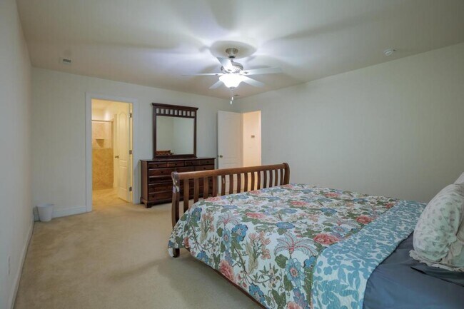 Building Photo - 411 Alamosa Pl