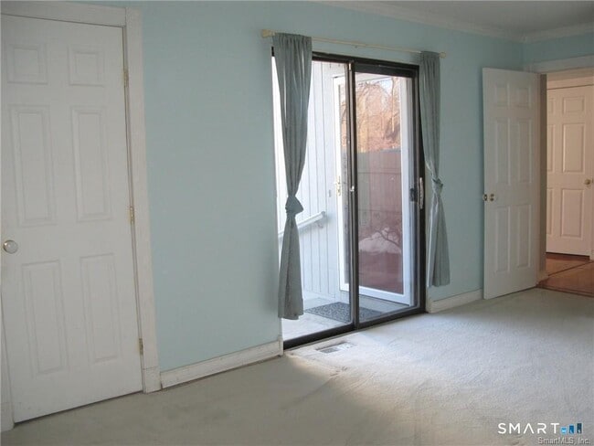 Building Photo - 3 Sandlewood Ln