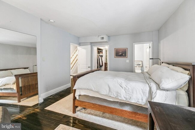 Building Photo - 1706 Locust St