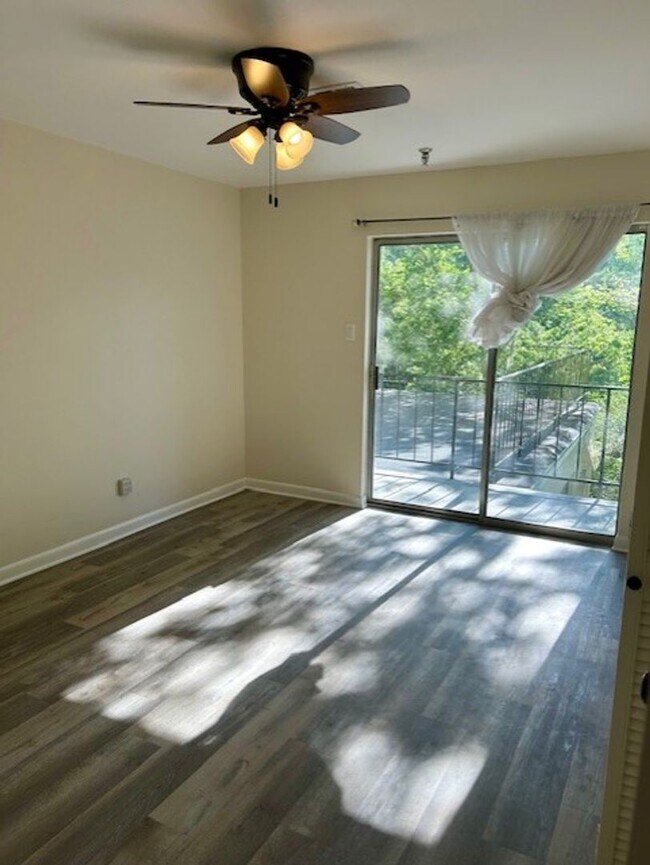 Building Photo - 848 E Boston St