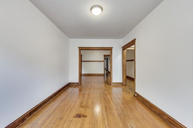 Building Photo - 3515 N Wilton Ave
