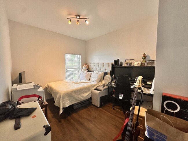 Building Photo - 4226 Waterside Pointe Cir