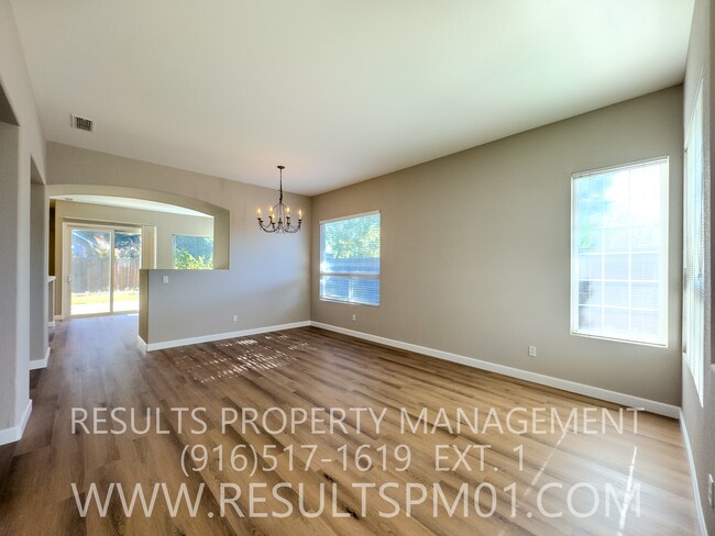 Building Photo - Lovely 4 bedroom Roseville home Olympus po...