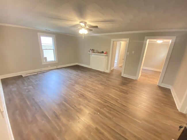 Building Photo - Fully Renovated 2bd/1ba House close to Downtown & I77