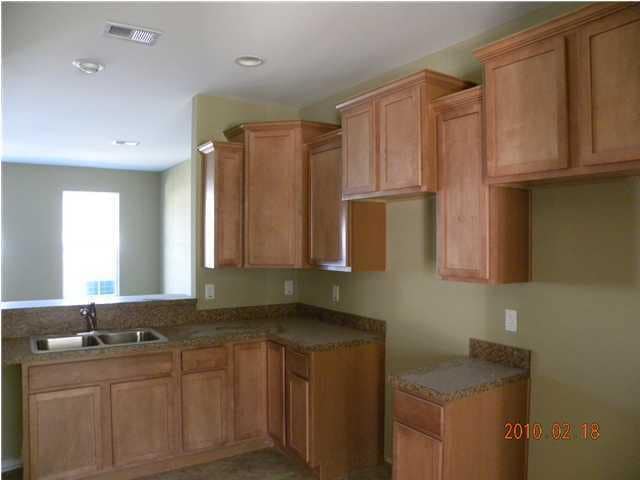 Building Photo - 2BR/2.5BA Condo Central Commons Gated Community - Available 5/1!