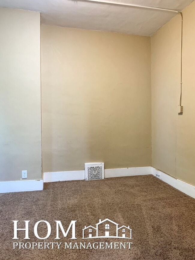 Building Photo - 2-Bedroom House Available 8/1