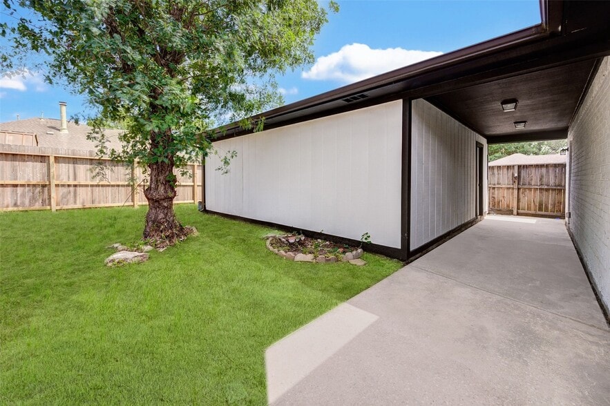 Building Photo - 11602 Lennington Ln