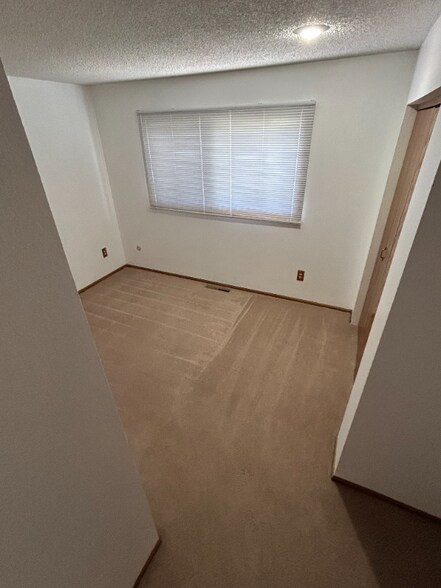 Building Photo - 1307 3rd West Hill Dr