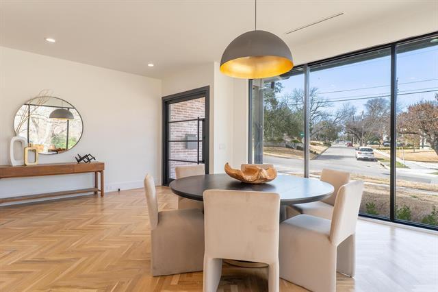 Building Photo - 6988 Bob O Link Dr