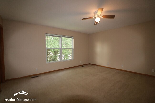 Building Photo - 906-908 Kramer