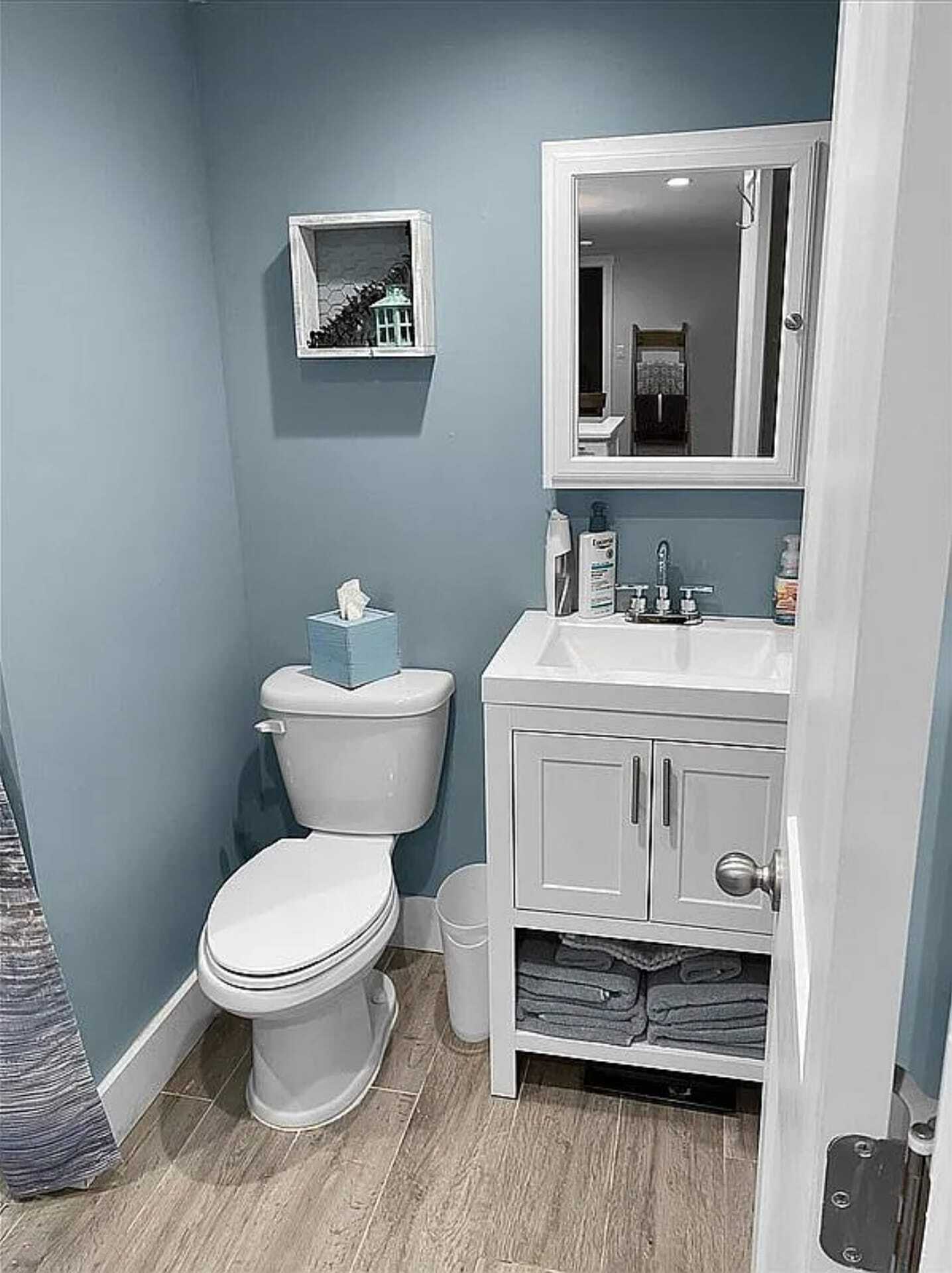 Bathroom - 1925 Ryder St