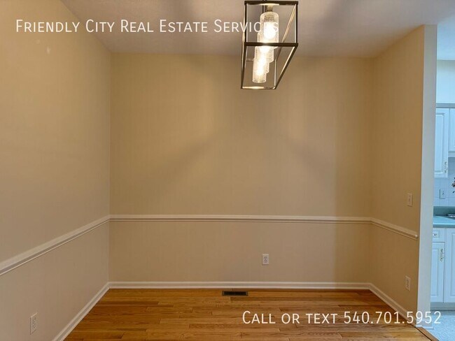 Building Photo - Beautiful Duplex at Spring Oaks