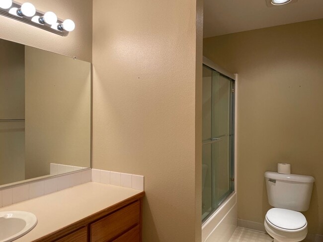 Building Photo - Beautiful and Well Maintained 2 Bed and 2....
