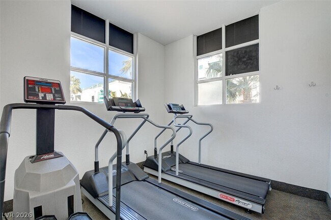 Building Photo - 7100 W Pirates Cove Rd