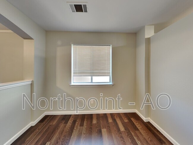 Building Photo - 5213 La Jolla Ln