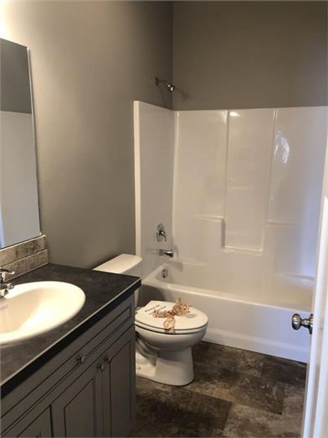 Building Photo - Beautiful 3 bedroom 2 bath house in Bozeman with a fenced yard