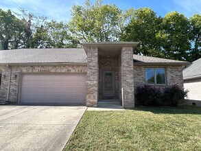 Building Photo - 2 Bedroom 2 Bath Condo Available Now!