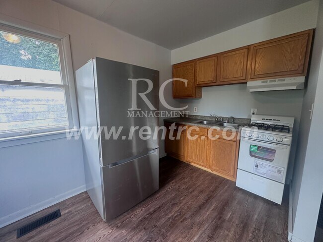 Building Photo - 104.5 Buchanan-