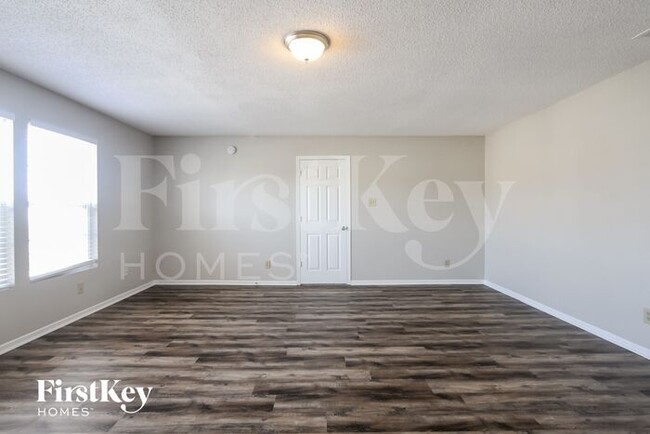 Building Photo - 1605 Howell Dr