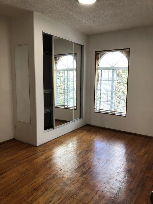 Building Photo - 8624 Olin St