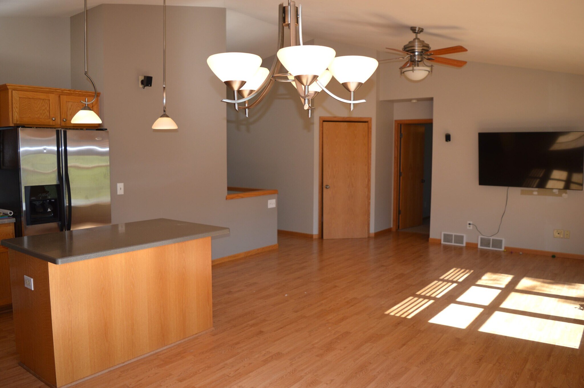 Building Photo - 715 Ariel Ln