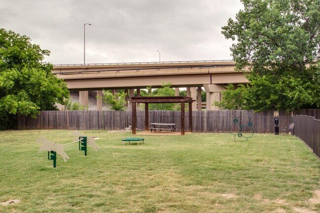 Building Photo - 5201 Thistle Dr
