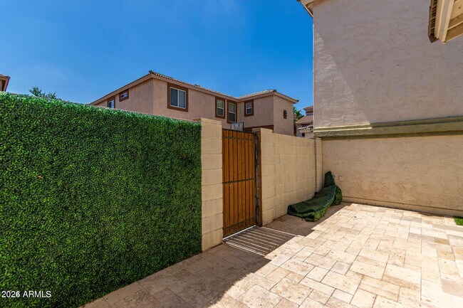 Building Photo - 4334 E Carla Vista Dr