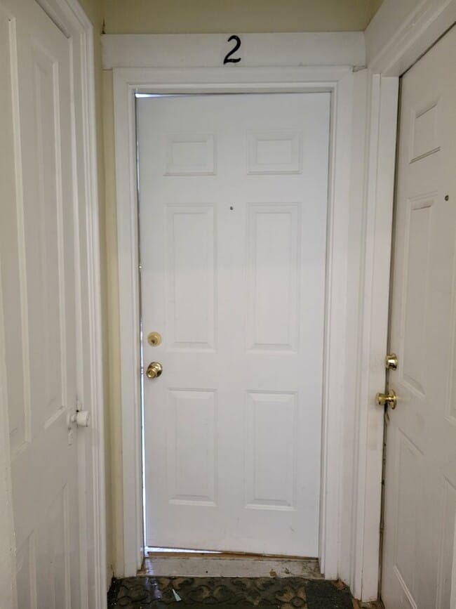 Building Photo - 315 E Maple St