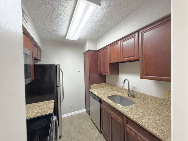 Building Photo - 2B/1B Condo 12 min from Orlando downtown