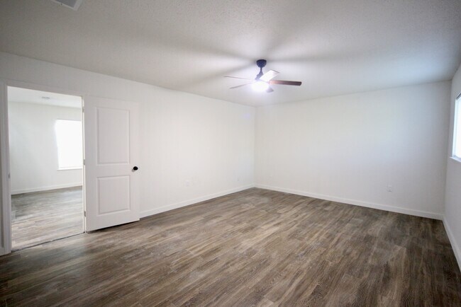 Building Photo - 5819 Flax Bourton St