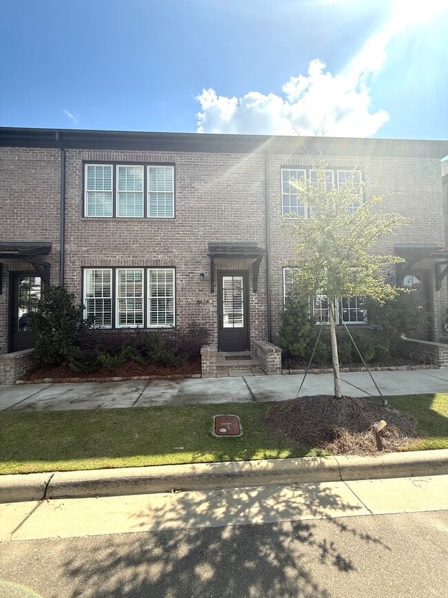 Building Photo - ** 3 Bed 3 Bath located in Hampstead ** Ca...