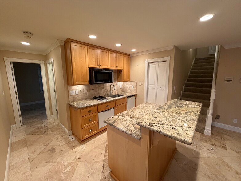Building Photo - 5193 Metate Trl