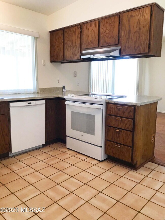 Building Photo - 7800 N Nicole Pl