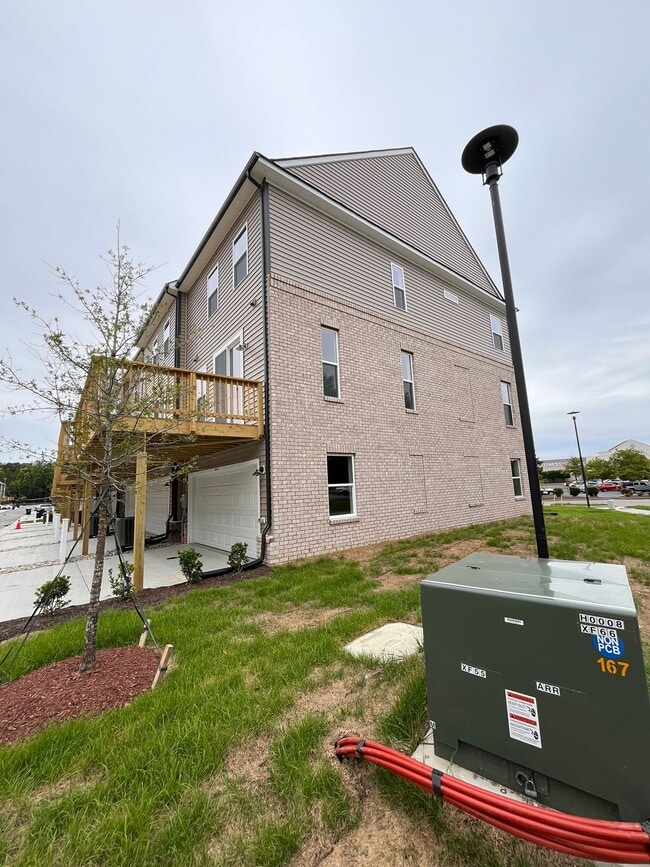 Building Photo - 10118 Virginia Blvd