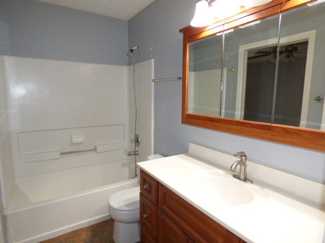 Building Photo - Brice Green 3 BR Condo!