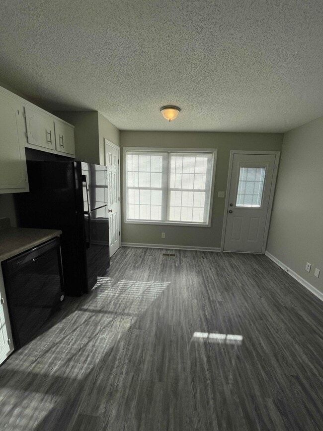 Building Photo - 320 Donna Dr