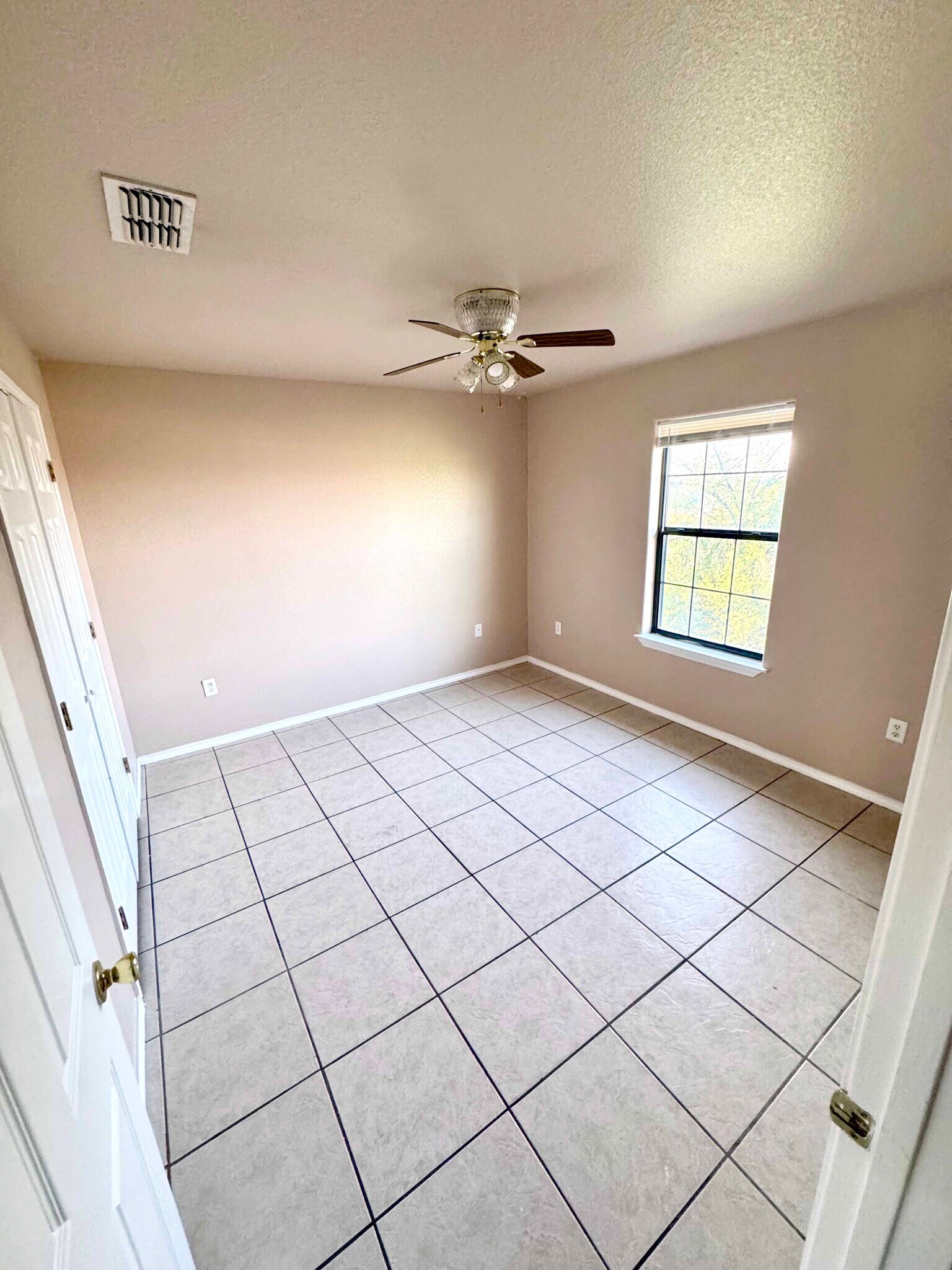 Building Photo - 116 Ramon Cardenas Dr