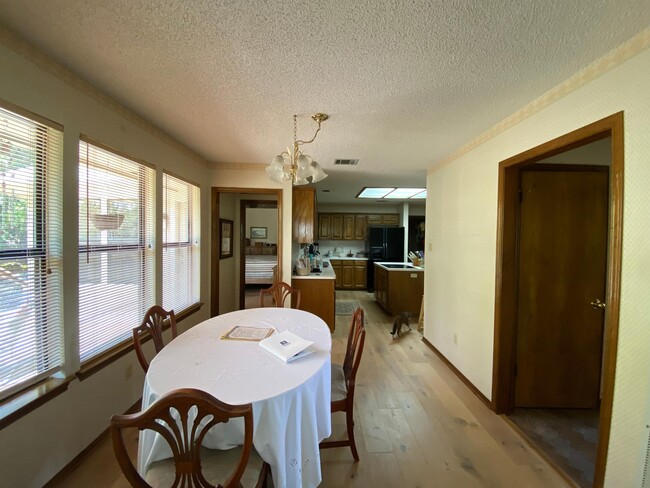 Building Photo - 5943 Cape Coral Dr