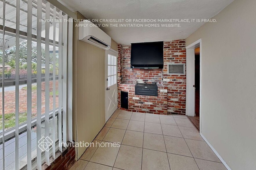 Building Photo - 14298 Hetrick Cir S