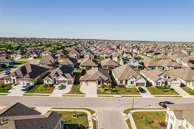 Building Photo - 3808 Sandhill Crane Dr