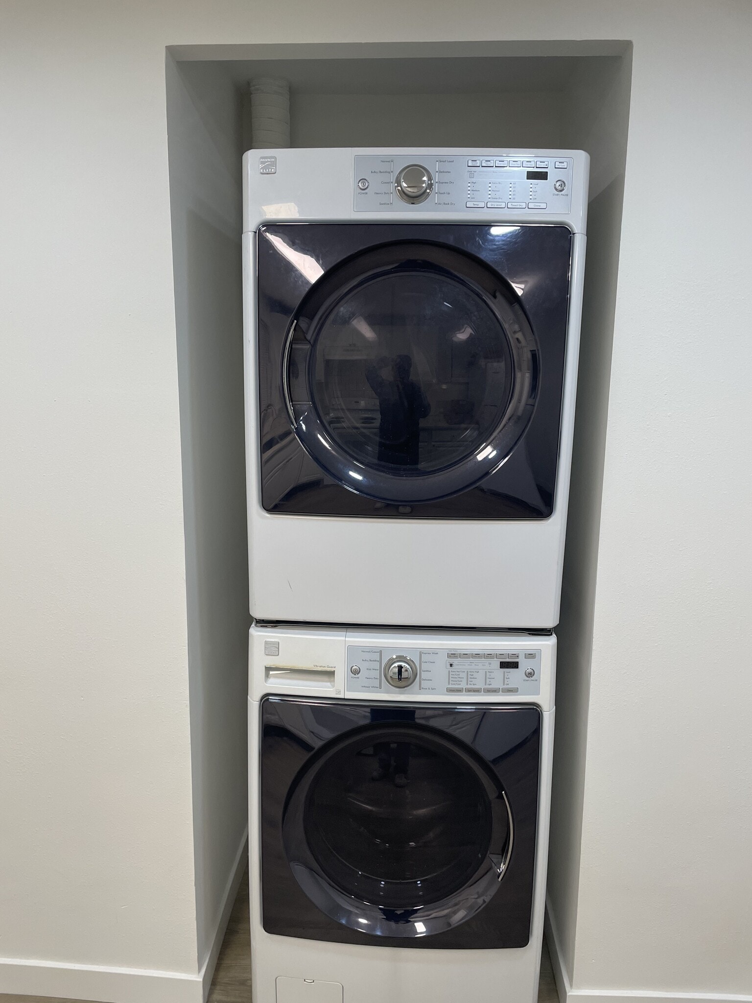 Building Photo - 9535 Ashworth Ave N