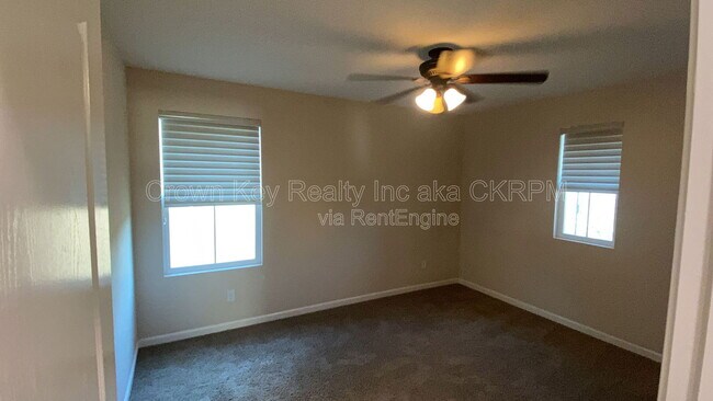 Building Photo - 172 W Viola St