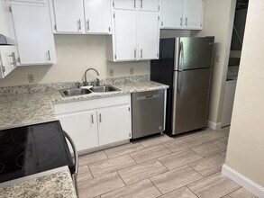 Building Photo - PORTLAND TOWNHOMES