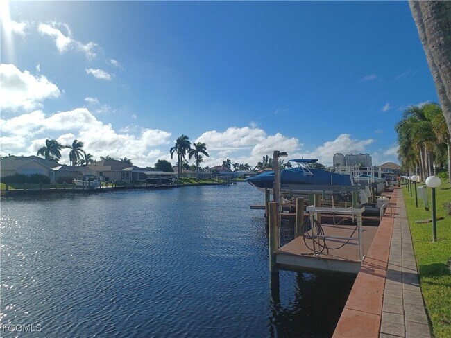 Building Photo - 5515 SW 12th Ave