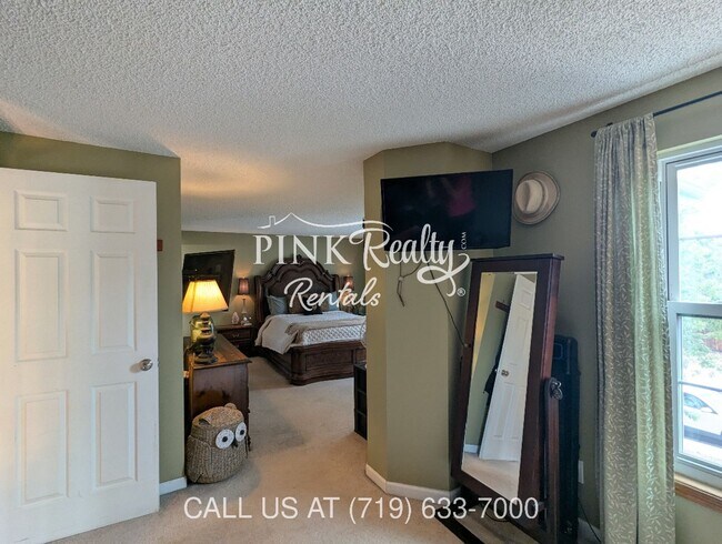 Building Photo - 8560 Avens Cir
