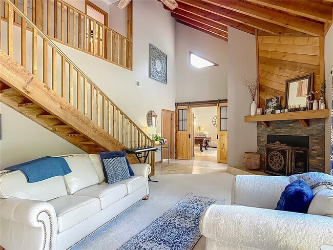 Building Photo - 4661 SW 7th Avenue Rd