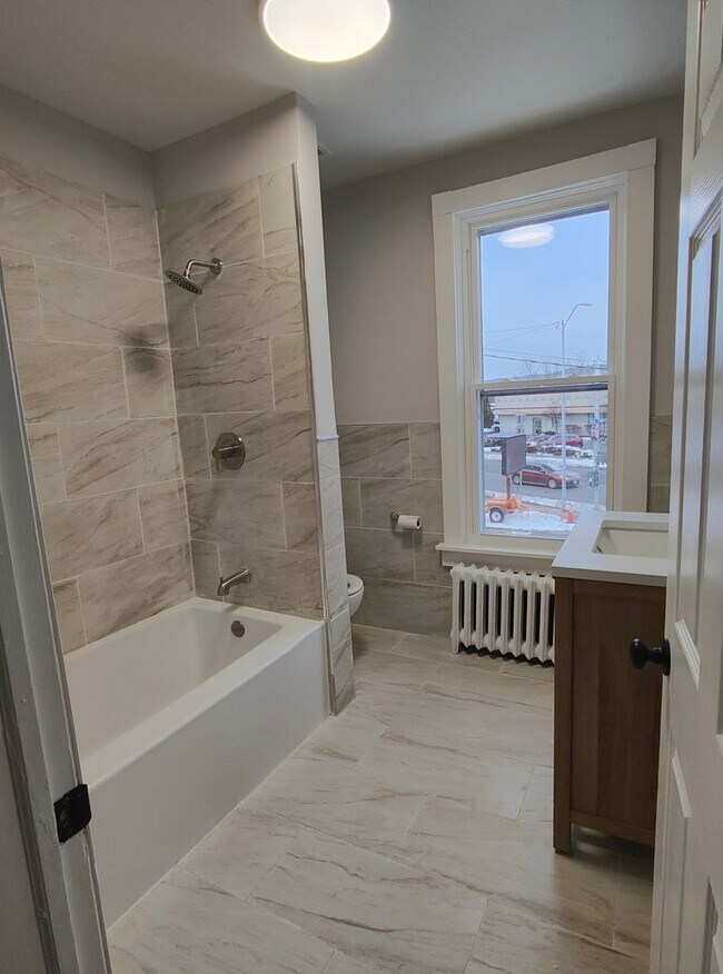 Building Photo - 3 Bedroom Apartment - Kingston, NY