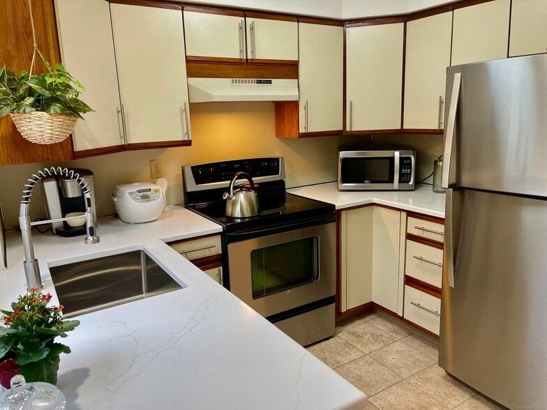 Building Photo - 300 Brittany Farms Rd